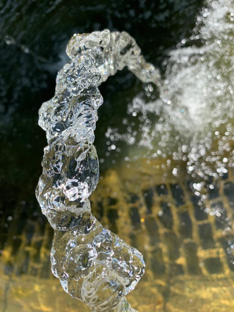 alt image