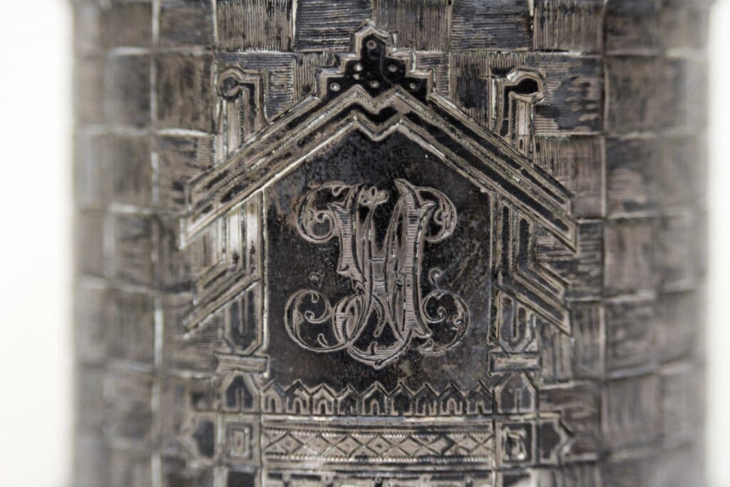 срібний підсклянник монограмма
