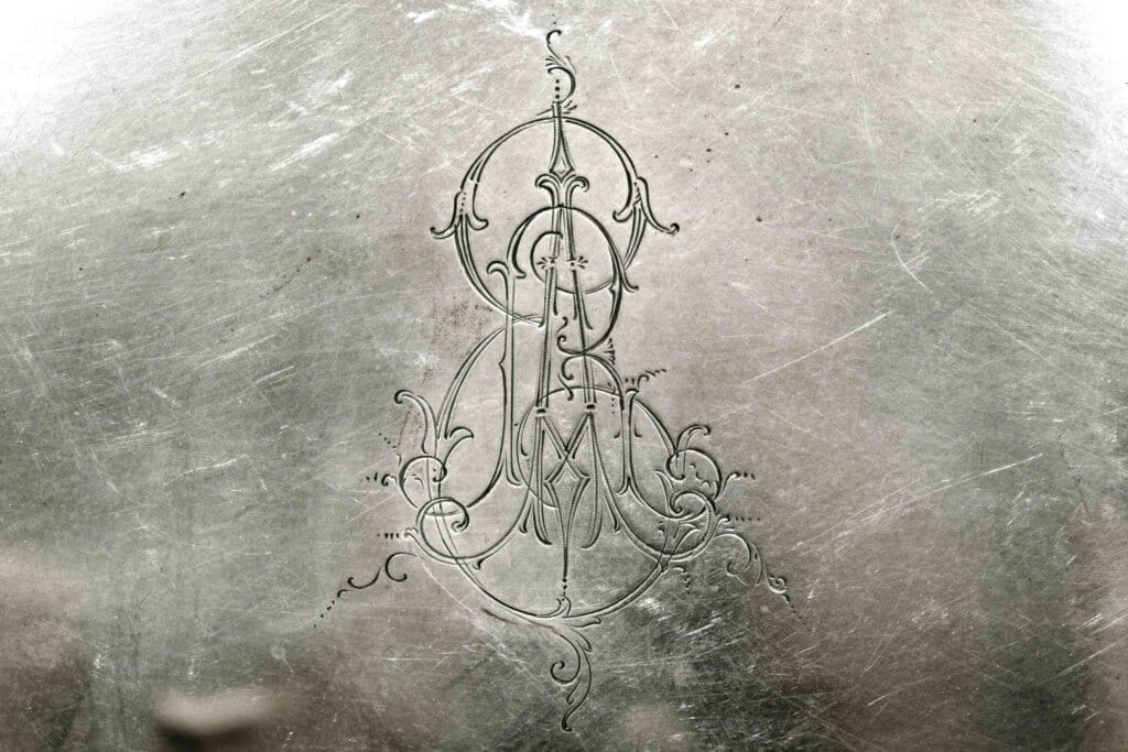 монограмма на сріблі