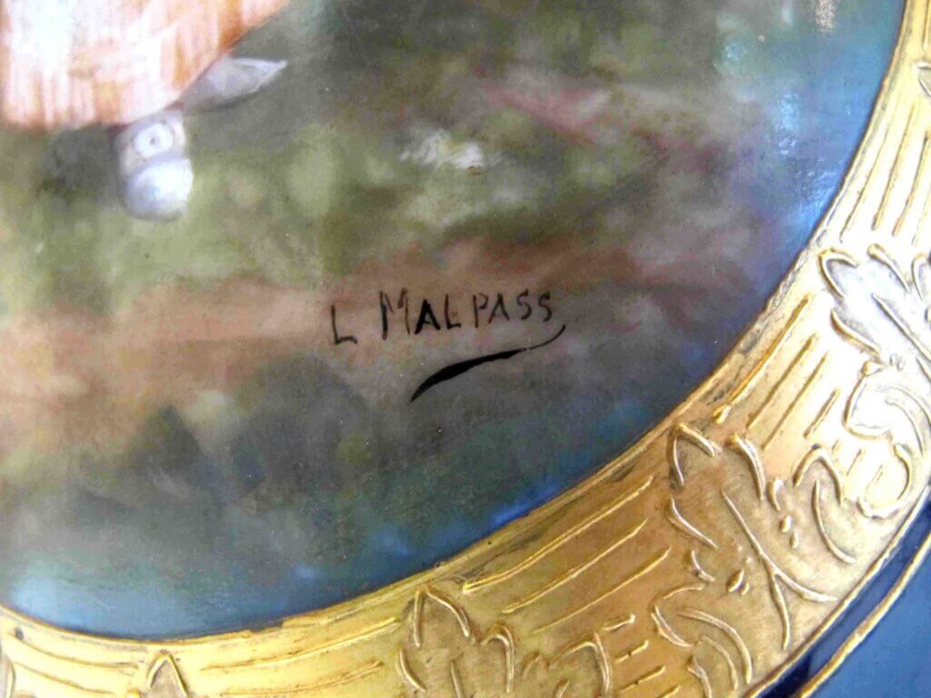 alt image