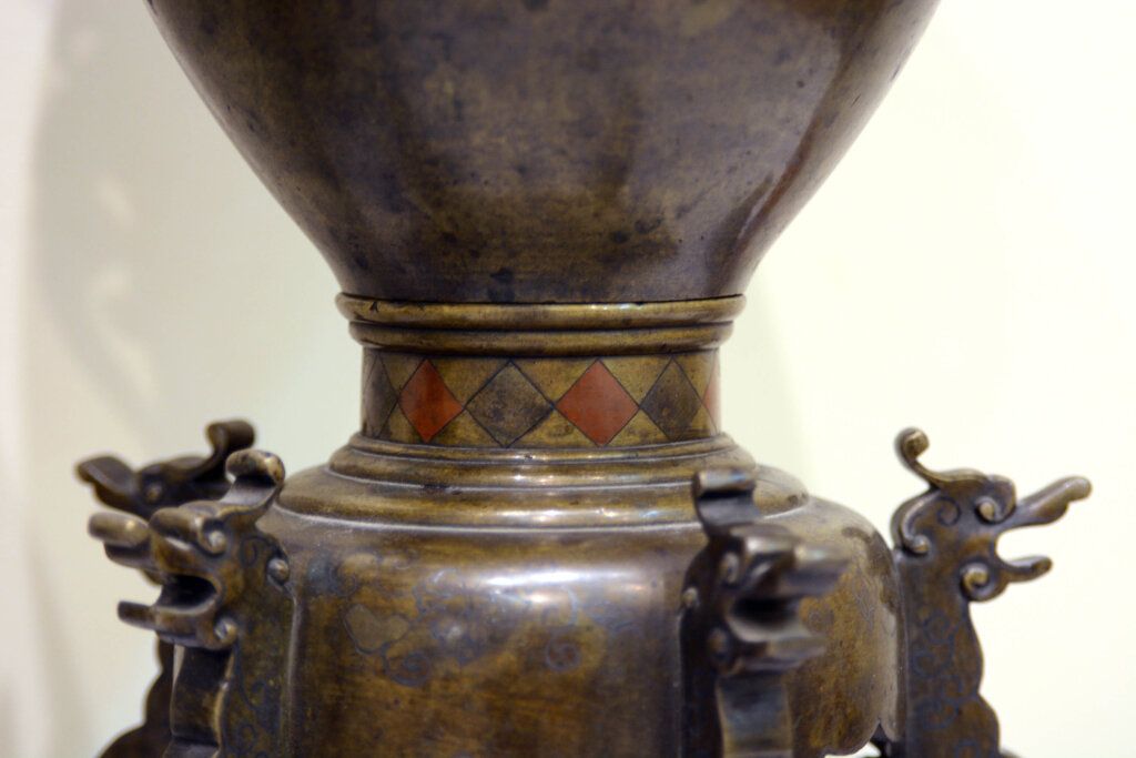 alt image