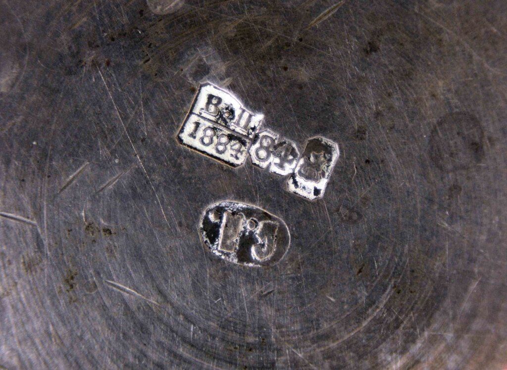 alt image