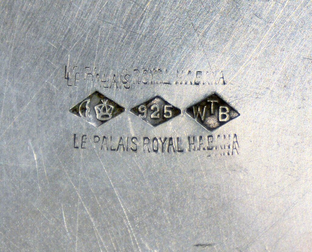 alt image