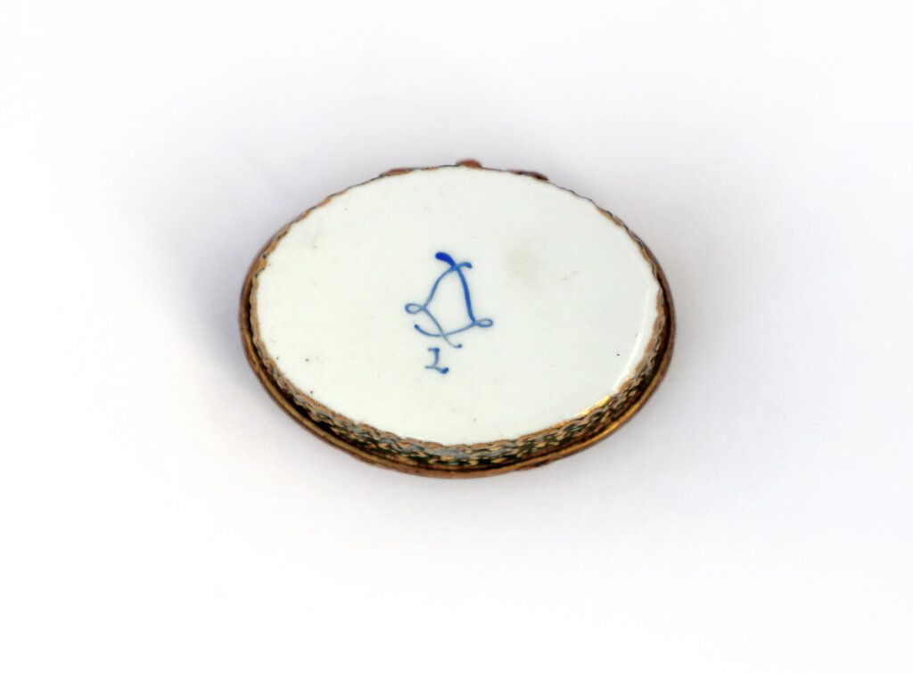 alt image