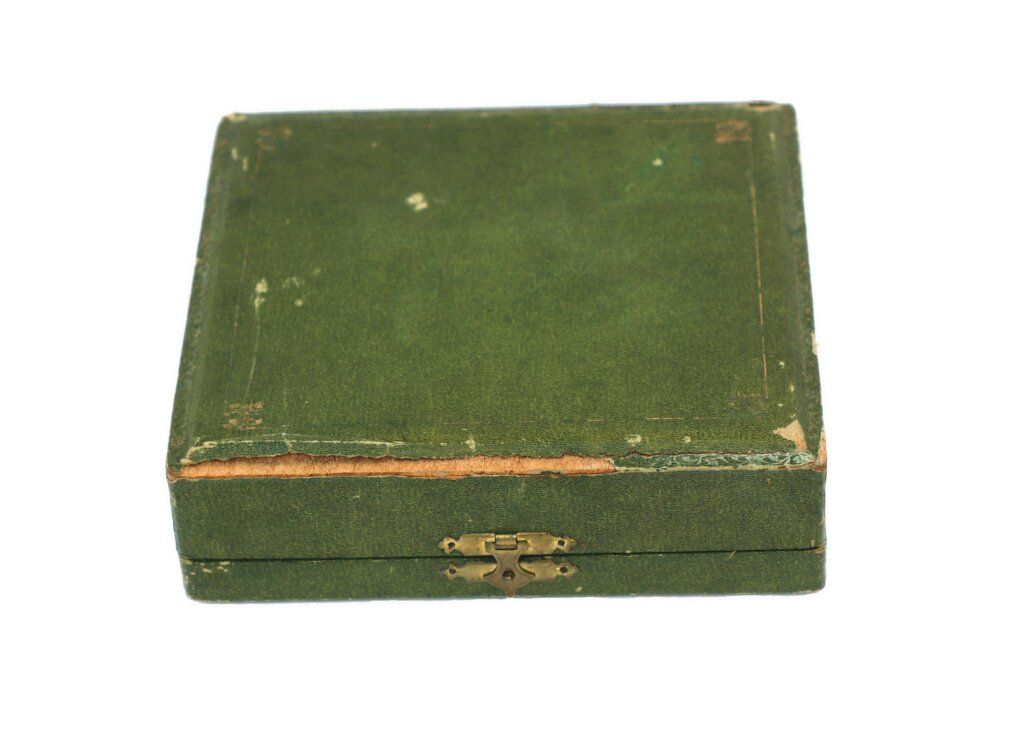 alt image