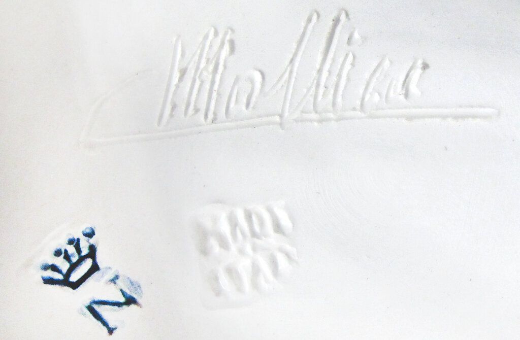 alt image