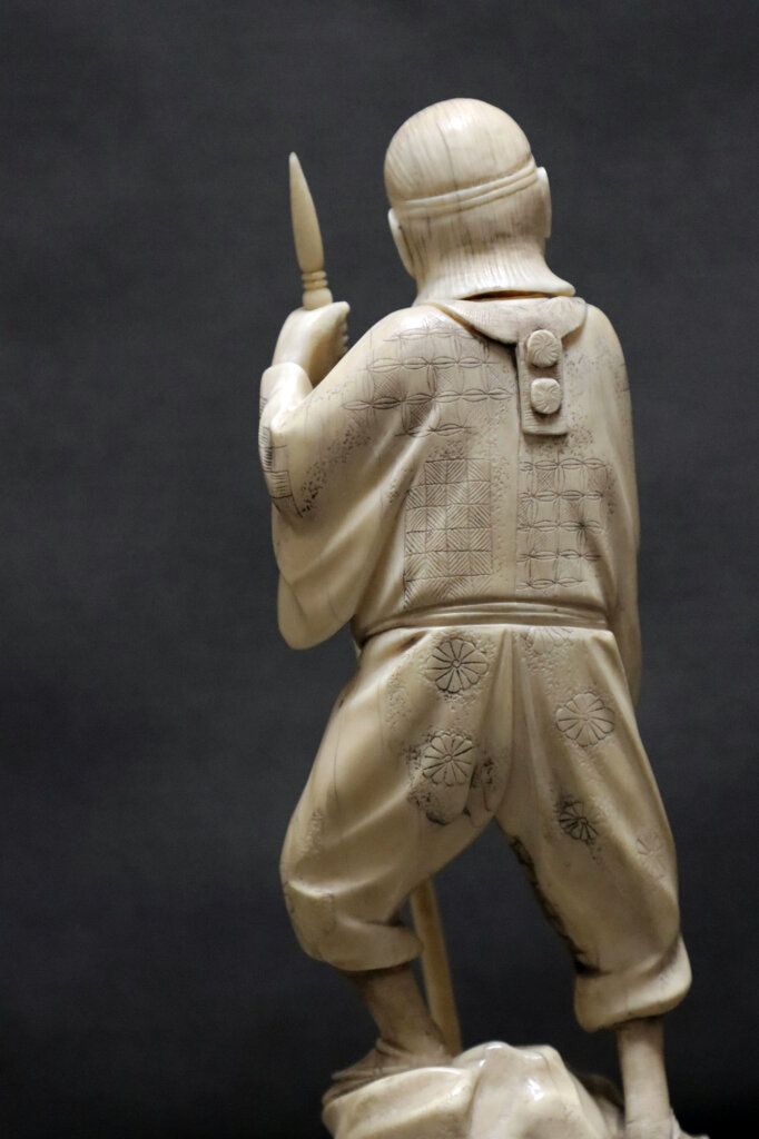 alt image