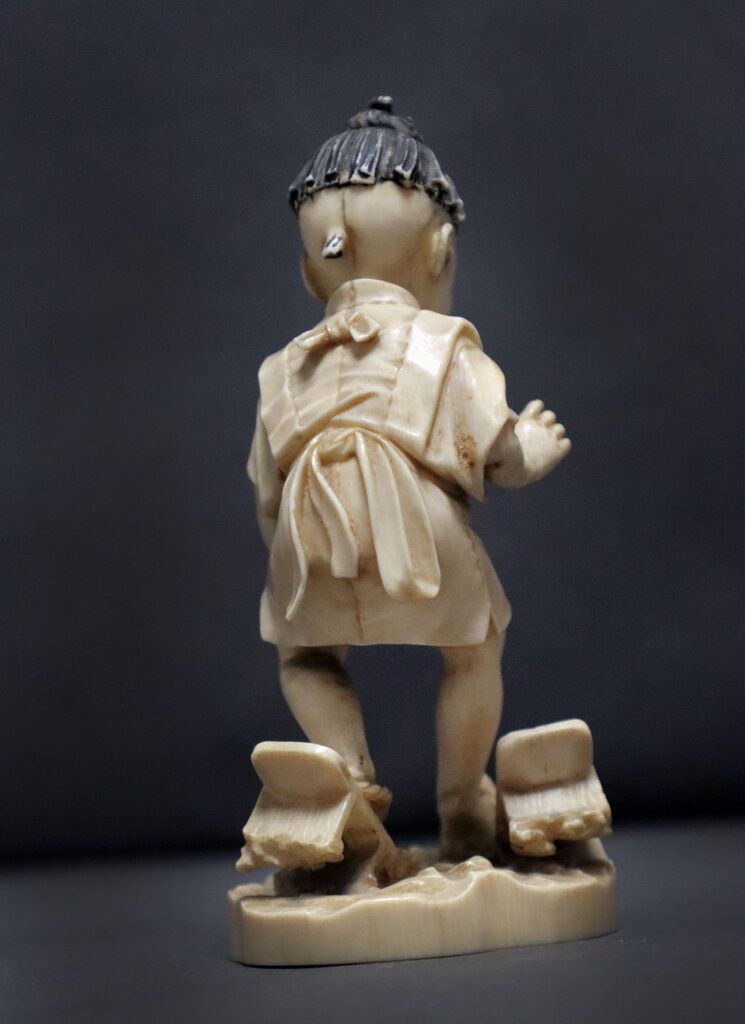 alt image