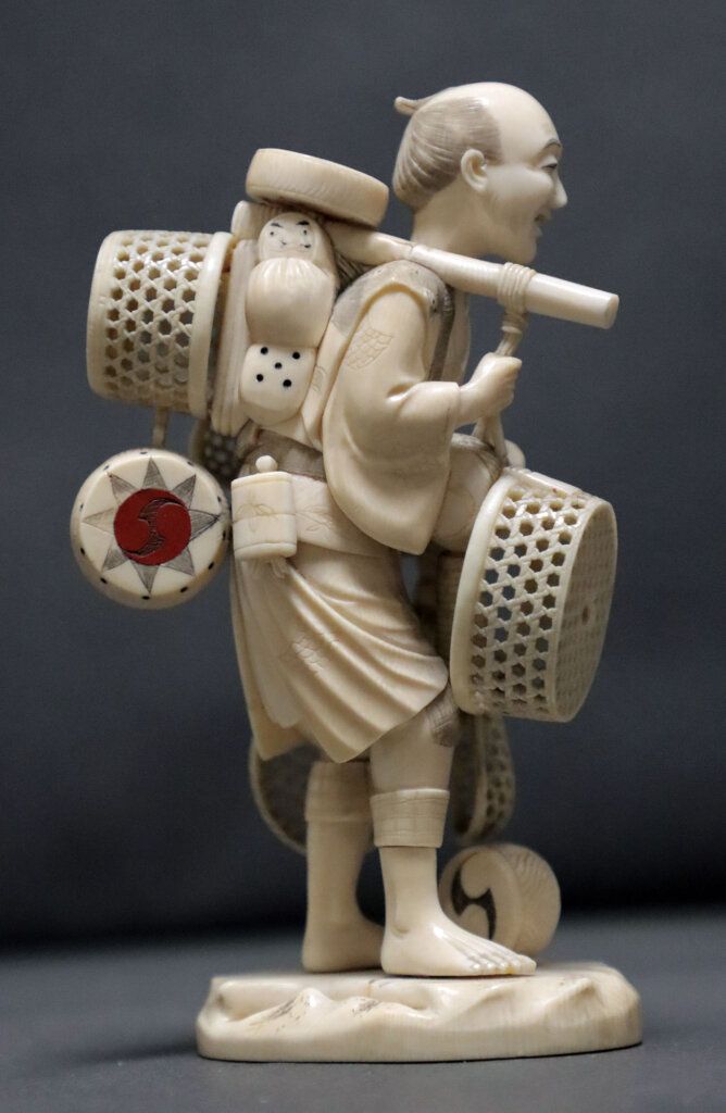 alt image