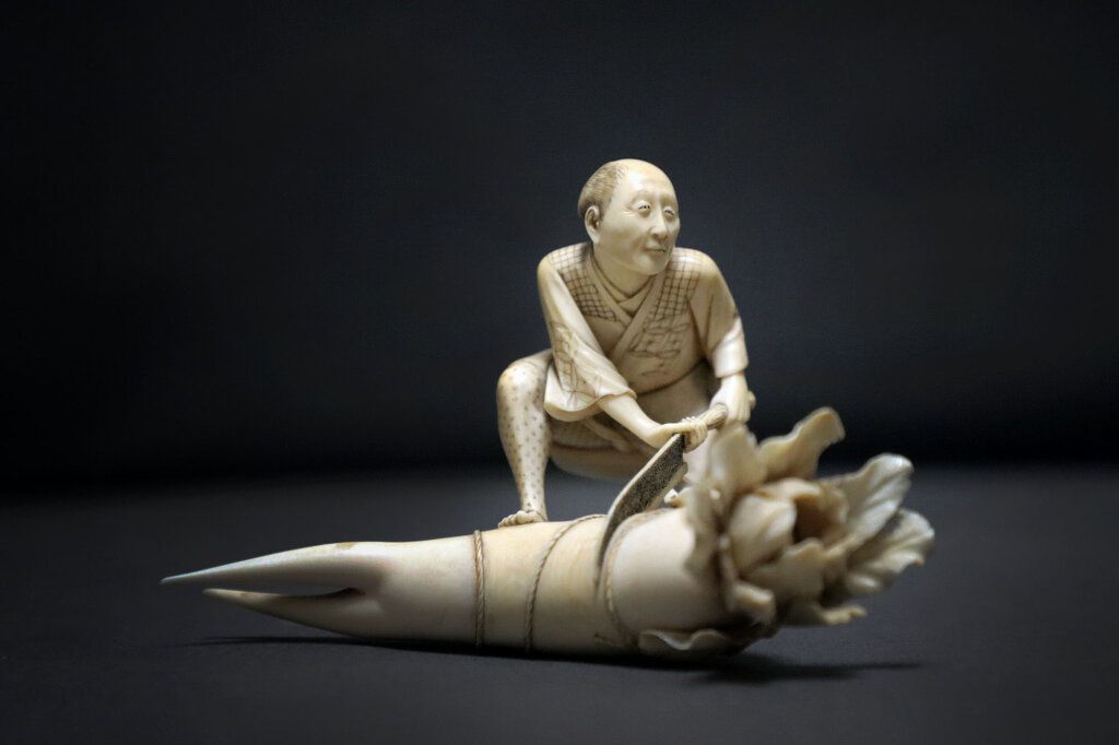 alt image
