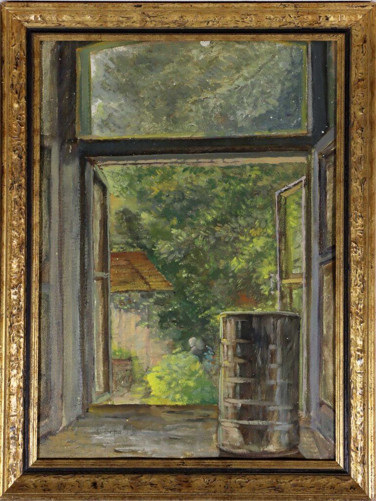 alt image