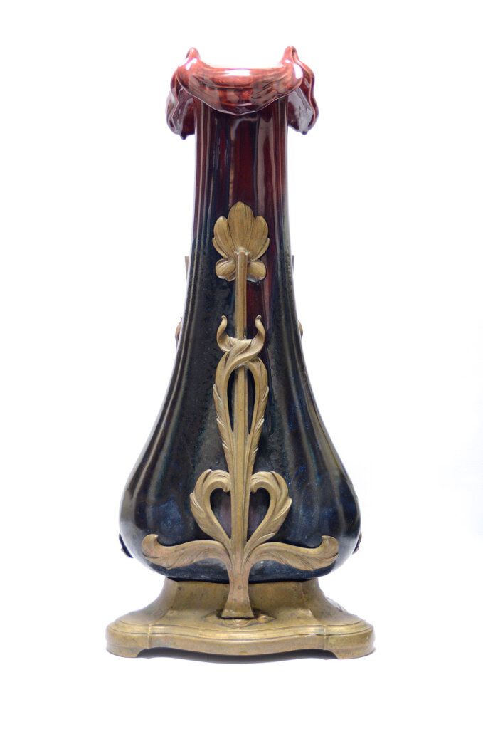 alt image